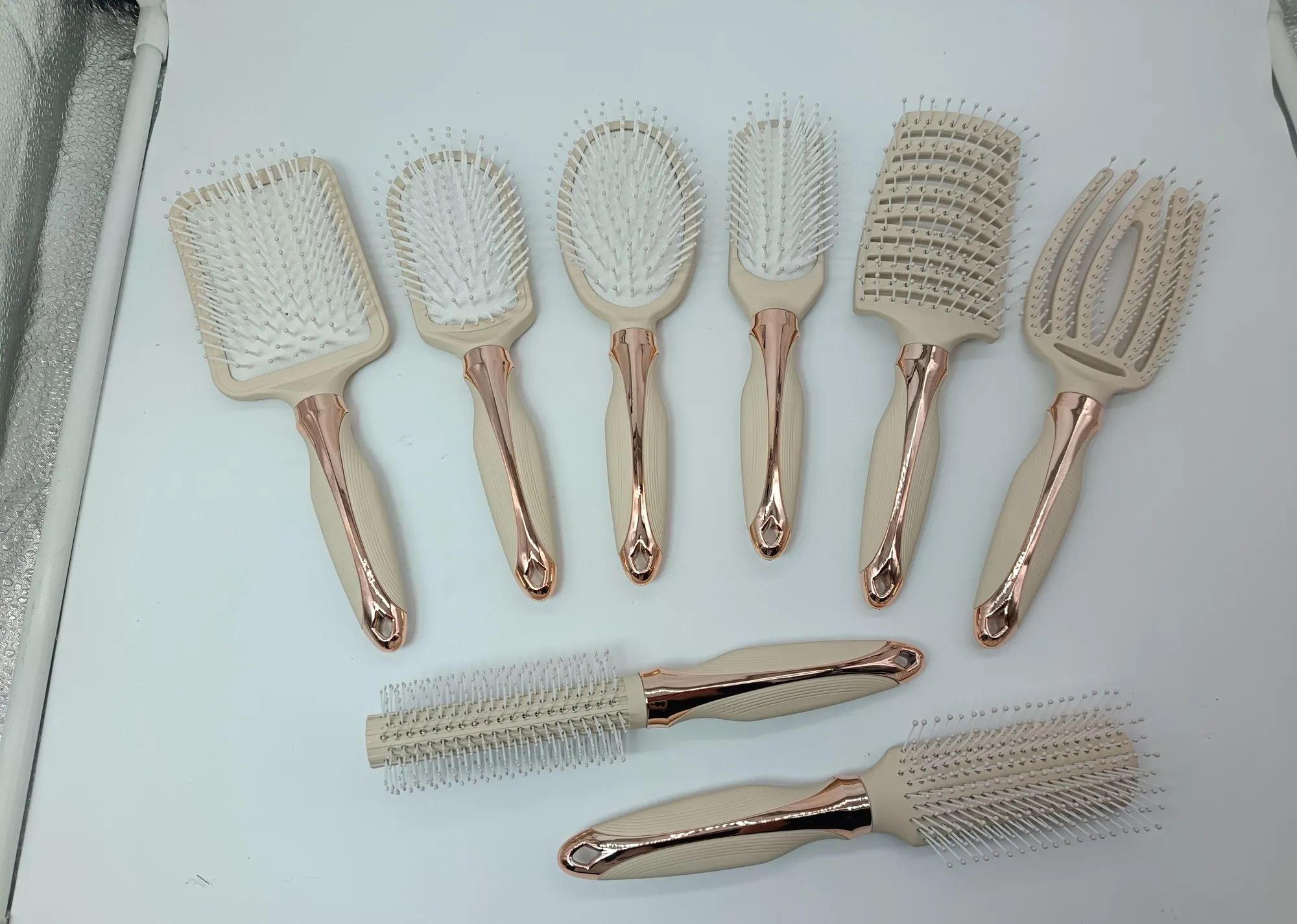 Cenfan hairbrush and comb set: paddle brushes, round brushes and detangling combs in beige and rose gold